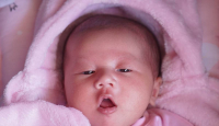 Tips Merawat Bayi Prematur Supaya Tumbuh Kembangnya Optimal - GenPI.co