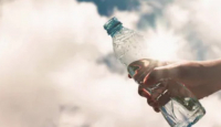 Bahaya Kesehatan, Alasan Tak Boleh Isi Ulang Air di Botol Plastik - GenPI.co Bali