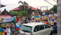 Invasi Rusia, Bule Ukraina Dilarang Demo di Bali, Hukumnya? - GenPI.co Bali