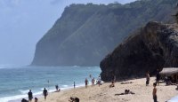 Gelombang Tinggi 'Kacaukan' Pantai Melasti Badung Bali, Efeknya? - GenPI.co Bali