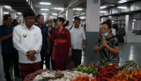 Tugas Berat Bupati Buleleng Lihadnyana: Tekan Inflasi Pasar - GenPI.co Bali