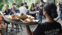 Kuliner Babi Guling Pande Egi: Makanan Enak, Panorama Apik - GenPI.co Bali