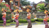 Tenun Songket Mendunia, Bupati Klungkung Punya Rencana Gila - GenPI.co Bali