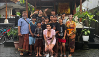 Panen Hujatan Imbas Busana di Bali, Bule Australia Sebut Ini - GenPI.co Bali