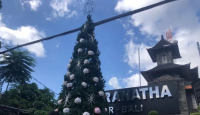 Unik! Gereja di Bali Pakai Masker untuk Pohon Natal - GenPI.co Bali