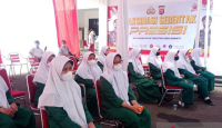Ratusan Santriwati Pesantren Almizan Putri Terima Vaksin Booster - GenPI.co Banten