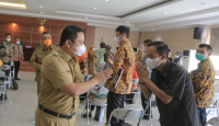 Walkot Tangerang Berikan Penghargaan ke Pelaku Industri dan UMKM - GenPI.co Banten
