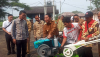 Ratusan Kelompok Tani di Banten Terima Bantuan 210 Alsintan - GenPI.co Banten