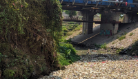 Dikeluhkan Warga, Tumpukan Sampah di Sungai Cibanten Bakal Diangkut - GenPI.co Banten