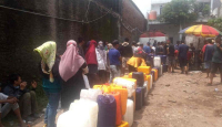 Warga Rela Jauh-Jauh ke Kota Cirebon untuk Antre Minyak Goreng - GenPI.co Jabar