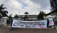 Gedung Sate didatangi Ratusan Mahasiswa, Bawa Hadiah untuk Jokowi - GenPI.co Jabar