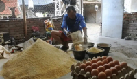 Peternak di Cianjur Buat Pakan Ayam Sendiri Saat Harga Telur Naik - GenPI.co Jabar