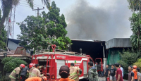 Terbakar Hebat, Pabrik Suku Cadang Mobil di Sukabumi Rugi Rp 150 Juta - GenPI.co Jabar
