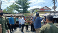 Jokowi Temukan Harga Cabai yang Melejit di Pasar Baleendah Bandung - GenPI.co Jabar