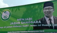 Warga Garut Protes Jalan Rusak Pampang Fotonya, Ridwan Kamil Merespons - GenPI.co Jabar