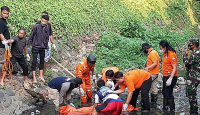 Heboh! Mayat Laki-Laki Ditemukan Mengapung di Selokan Depan Perpusda Jateng - GenPI.co Jateng