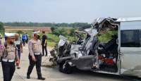 Begini Pengakuan Sopir Kecelakaan Maut Minibus Tabrak Truk di Tol Semarang-Batang, 7 Tewas - GenPI.co Jateng