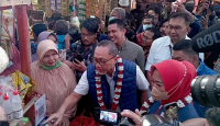 Zulkifli Hasan Ajak Pedagang Pasar di Purbalingga Pakai QRIS untuk Belanja - GenPI.co Jateng