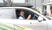 Gus Yasin Jajal Mobil Listrik, Begini Kesannya - GenPI.co Jateng