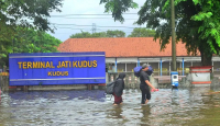 Kebanjiran, Terminal Induk Jati Kudus Lumpuh - GenPI.co Jateng
