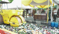 3.894 Botol Minuman Keras di Kendal Dimusnahkan - GenPI.co Jateng