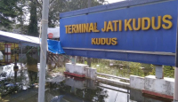 Terminal Jati Kudus Kebanjiran, Naik Turun Penumpang Bus Dipindah - GenPI.co Jateng