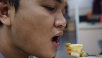 Terlalu Sering Konsumsi Makanan Dibakar Bisa Picu Kanker - GenPI.co Jateng