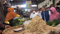 Kunjungi Pasar Gede Solo, Zulhas: Telur Harganya Rp 27.000/Kg, Sudah Bagus! - GenPI.co Jateng