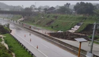 Hujan Deras, Tebing Tol Pandaan Arah Malang Longsor - GenPI.co Jatim