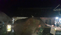 Hujan Deras, Bongkahan Batu Besar Menimpa Rumah Warga Situbondo - GenPI.co Jatim