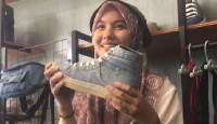 Upject, Produk Lokal Sepatu Mojokerto Berbahan Denim - GenPI.co Jatim