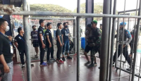 Menyusup, Puluhan Orang Diduga Aremania Diamankan saat Laga Persik vs Arema FC - GenPI.co Jatim