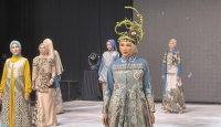 Lia Afif tampilkan Batik Jombang Surabaya Fashion Parade 2022 - GenPI.co Jatim