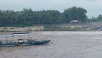Perahu Penyeberangan Sungai Brantas Terseret Arus Hingga 3 Km - GenPI.co Jatim