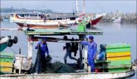 Nekat Tangkap Ikan Pakai Cantrang, Nelayan Situbondo Harus Tanggung Akibatnya - GenPI.co Jatim