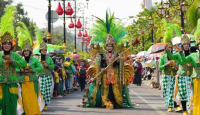 67 Peserta Ramaikan Madiun Carnival 2023, Tampilkan Kesenian Tari Reog Hingga Kolosal - GenPI.co Jatim