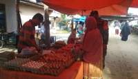 Pedagang di Malang Ungkap Hal yang Ditakutkan Bila Harga Telur Naik - GenPI.co Jatim