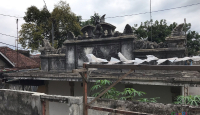 Kampung di Malang ini Unik, Ada Makam di Atas Atap Rumah Warga - GenPI.co Jatim