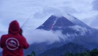 Merapi Luncurkan Awan Panas Sejauh 5 Kilometer Arah Tenggara - GenPI.co Jogja
