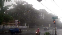 Hati-hati, Hujan dan Angin Kencang Potensi Terjadi di Yogyakarta - GenPI.co Jogja