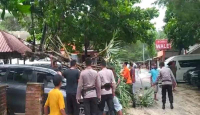 Hujan Lebat di Pantai Gunungkidul, Gazebo dan Kendaraan Turis Rusak - GenPI.co Jogja