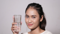 3 Cara Minum Air Hangat Supaya Bisa Mendapat Khasiatnya - GenPI.co Jogja