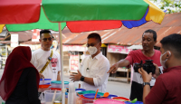 Kolaborasi Wali Kota-Hobby Makan, Borong Takjil dan Traktir Warga - GenPI.co Kalbar