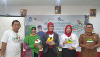 Organisasi Pemuda dan Perempuan Buat Suvenir dari Limbah RT - GenPI.co Kalbar