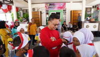 Siswa Peserta Lomba Gerak Jalan Antusias Menyambut Edi Kamtono - GenPI.co Kalbar