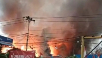 Kantor Balitbang Kalbar Terbakar, Api Nyaris Mencapai SPBU - GenPI.co Kalbar