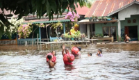 Banjir Rendam 10 Kecamatan, Sekolah di Sintang Diliburkan - GenPI.co Kalbar