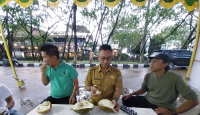 Banyak Diminati, Durian Jemongko Asal Sanggau Ludes Terjual - GenPI.co Kalbar
