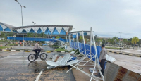 Kanopi Pejalan Kaki Bandara Supadio Porak-poranda Dihantam Angin Kencang - GenPI.co Kalbar