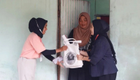 Ribuan Perempuan di Singkawang Dapat Sembako dari Relawan Mak Ganjar Kalbar - GenPI.co Kalbar